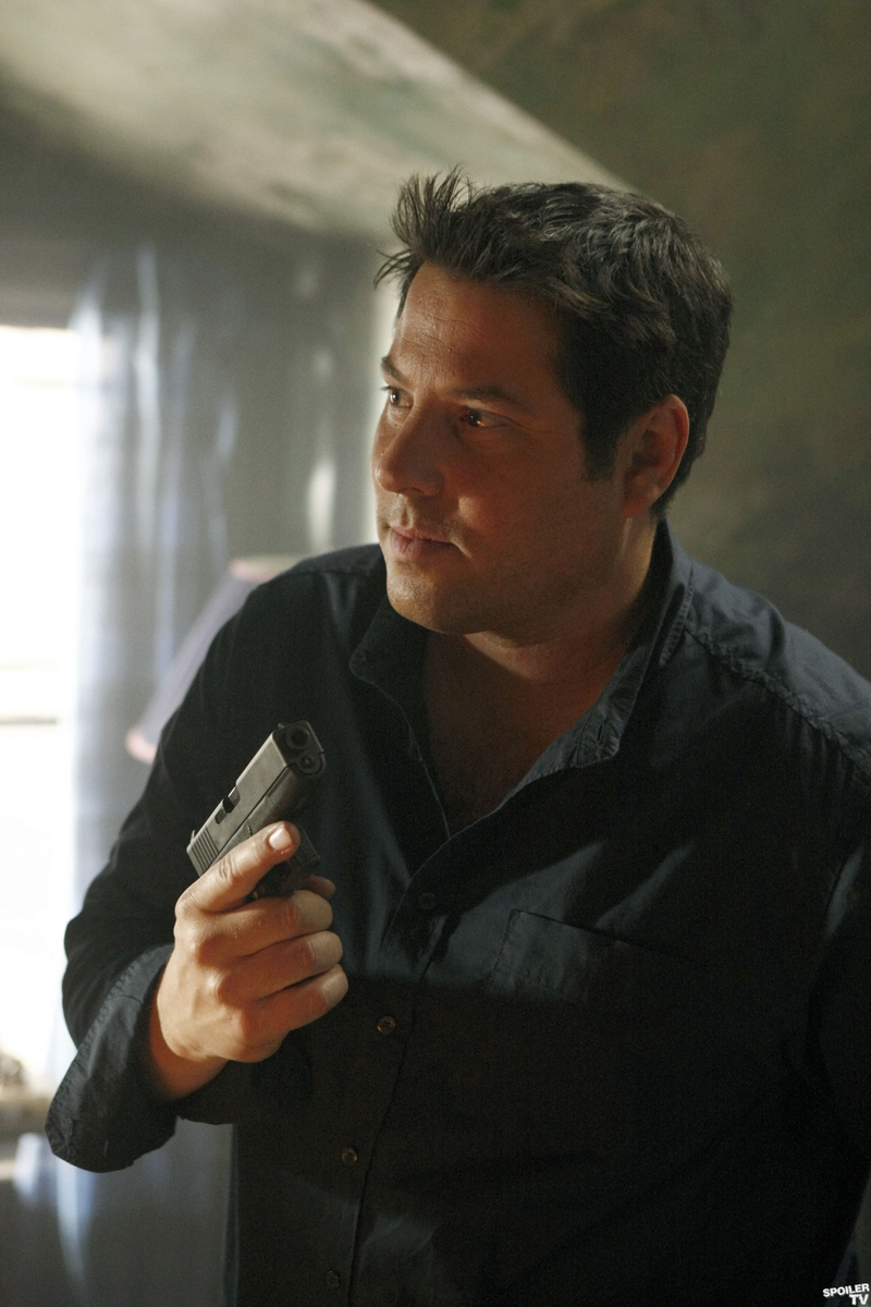 Illustration for article titled BSG Clips, More Trek Toys, Lost Scares, And A Random Bat-Rumor